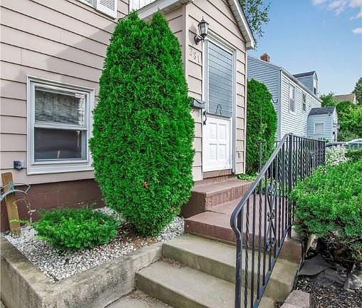 5th image of 281 Midland Ave