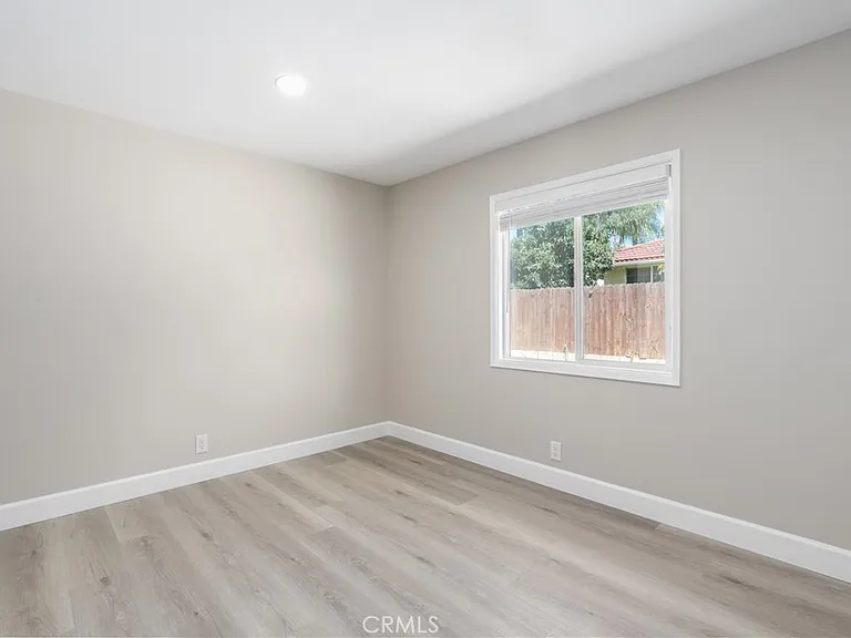 1344 W Vesta St — Photo 22