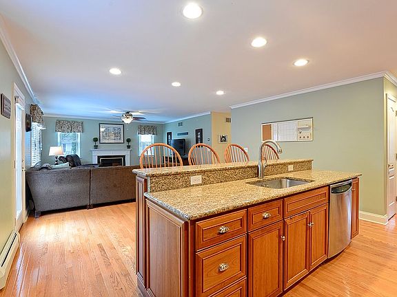 5th image of 227 Venetian Dr