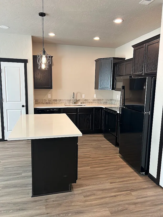2 bed, 1048 sqft, $1,750 — Photo 4