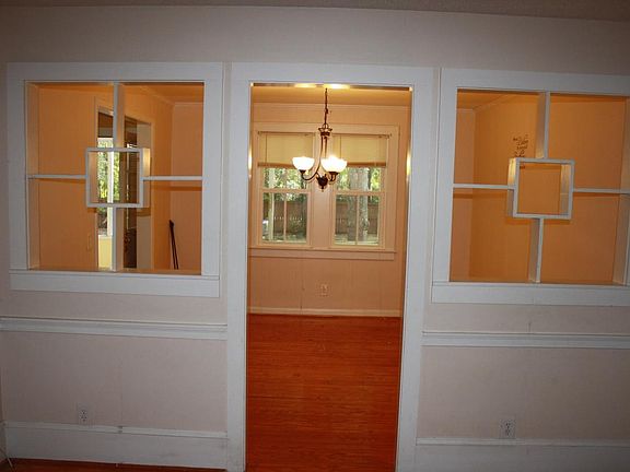 4th image of 104 Pine Grove Ave