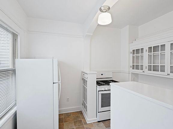 4th image of 5441 California St APT 8