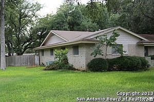 3rd image of 1402 Grey Oak Dr