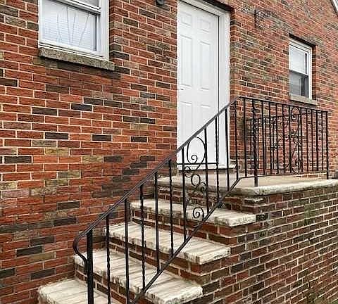3rd image of 821 Kingsland Ln