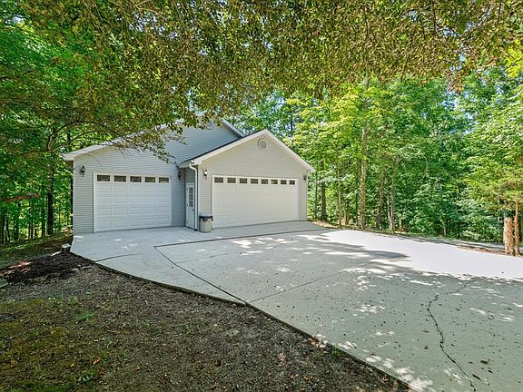 4th image of 175 Black Oak Ln