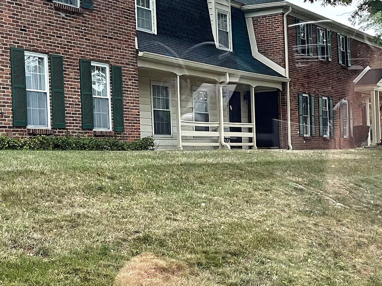 2 bed, 1.5 bath, 1060 sqft, $2,200 — Photo 2