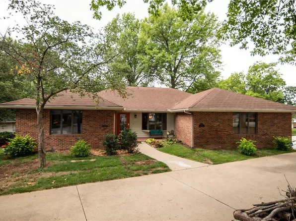 503 Sunset Pl, Atchison, KS 66002