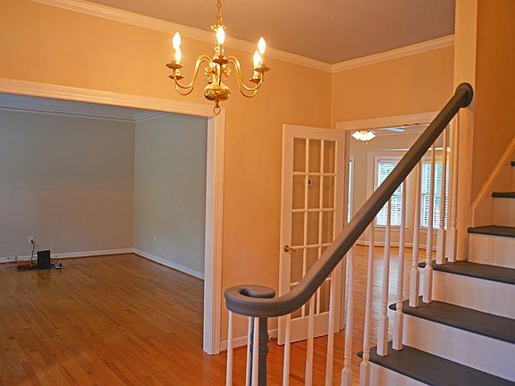 3rd image of 110 Parkwood Ct