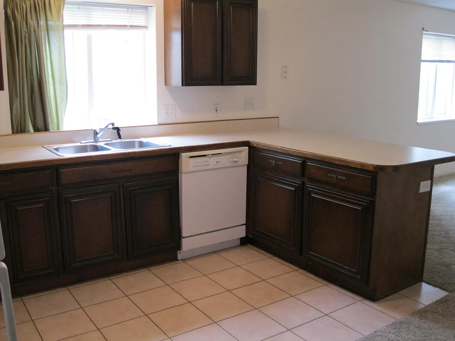 2 bed, 840 sqft, $1,400 — Photo 3