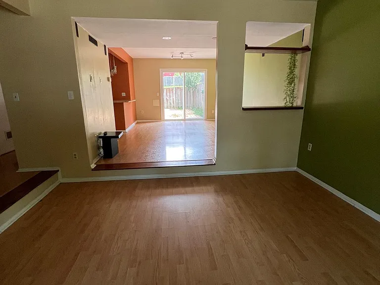 2803 Newton Ct — Photo 2