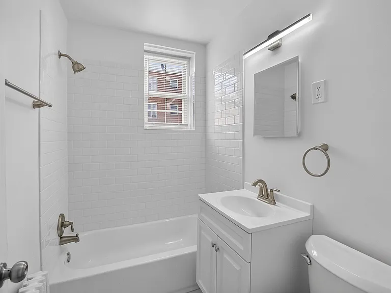 1441 Somerset Pl NW #202 — Photo 11