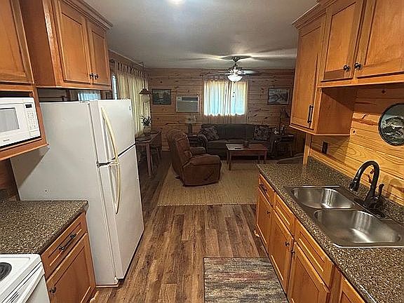 4th image of 429 Sea Island Dr