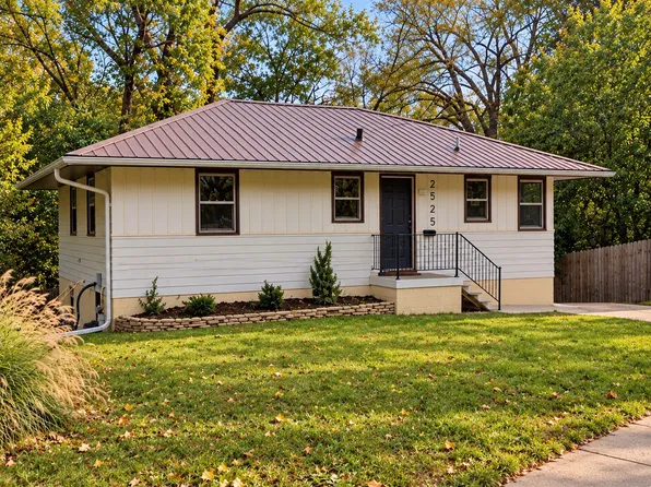 2525 27th St, Des Moines, IA 50310