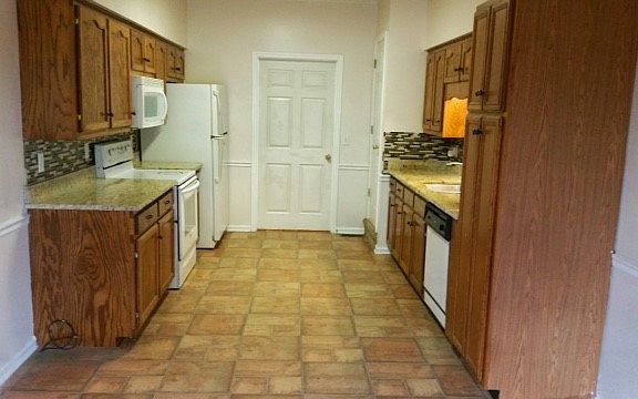 Kitchen with granite 