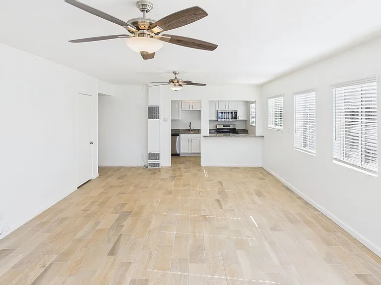 330 W I St — Photo 62