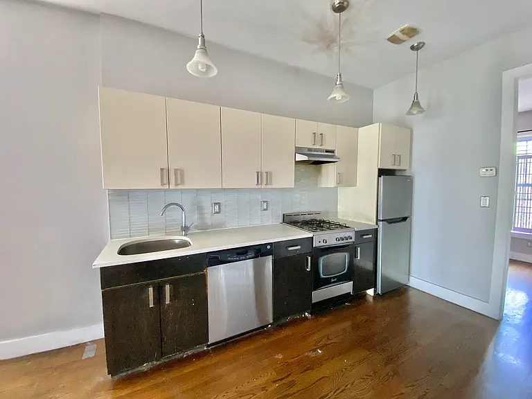 12 Underhill Ave #4L — Photo 3