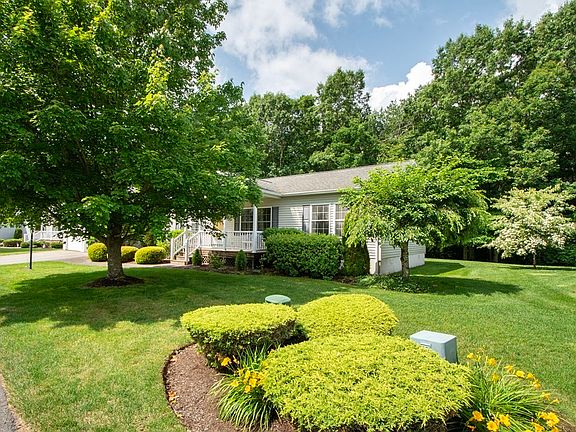 3rd image of 54 Brookstone Dr