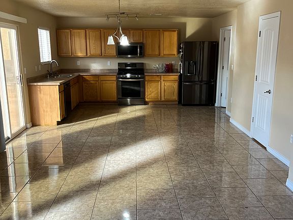Kitchen/ dining room