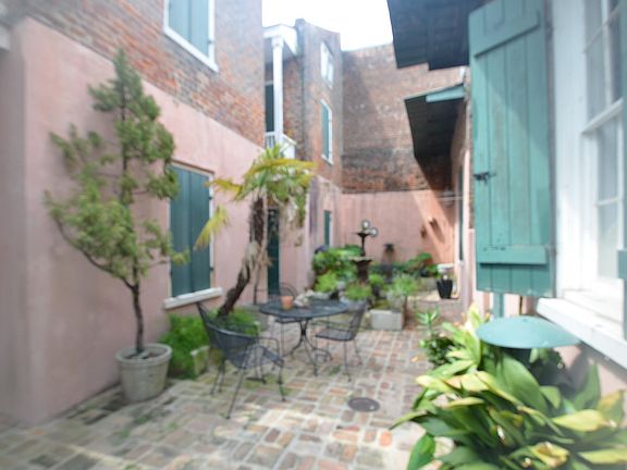 5th image of 418 Burgundy St APT 7