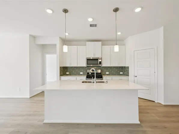 17319 Remington Meadows St, Waller, TX 77484