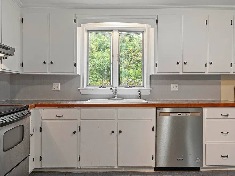585 Walnut Hill Rd — Photo 10