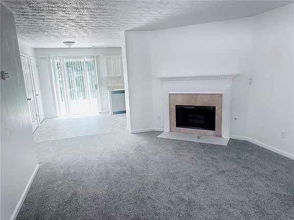 4th image of 9432 Lakeview Rd