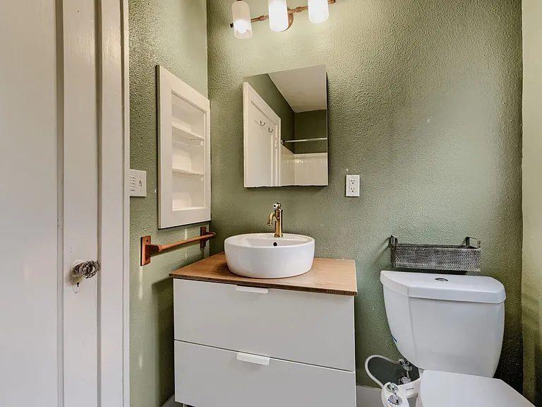 909 NE Brazee St #11 — Photo 10