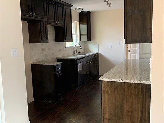 4th image of 5528 Trail Lake Dr