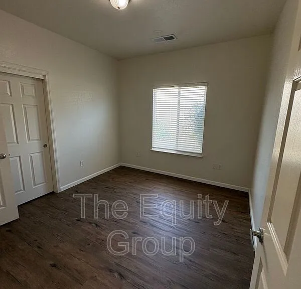 1317 S Crowe St #A — Photo 8