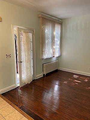5th image of 915 E 55th St #4