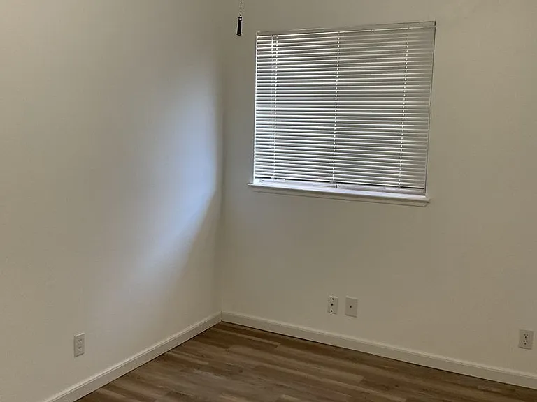 1068 Lupin Ave — Photo 14