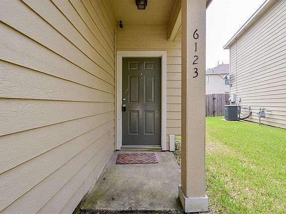2nd image of 6123 Yorkglen Manor Ln