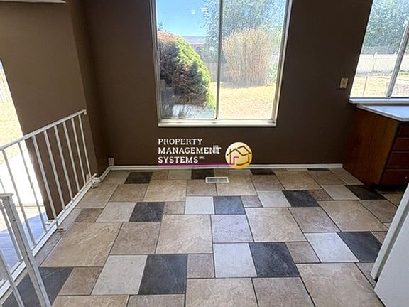 5th image of 5117 W Loomis Ln