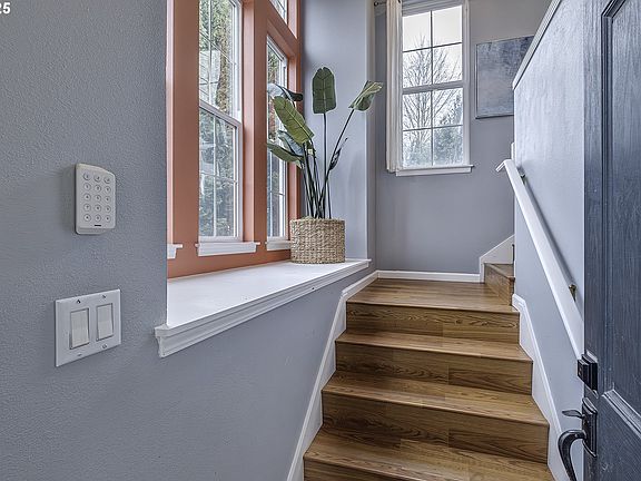 3rd image of 1894 NE Ashberry Dr