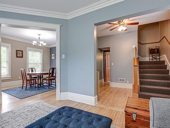 4th image of 160 Sunnyside Pl