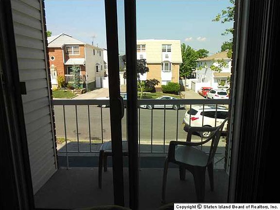 4th image of 237 Brookfield Ave