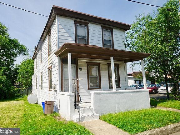 3rd image of 13 Courtland St