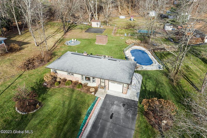 3rd image of 7 Tamarac Drive