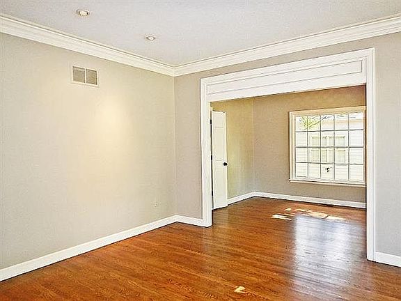 2nd image of 2719 Oakleigh Ln