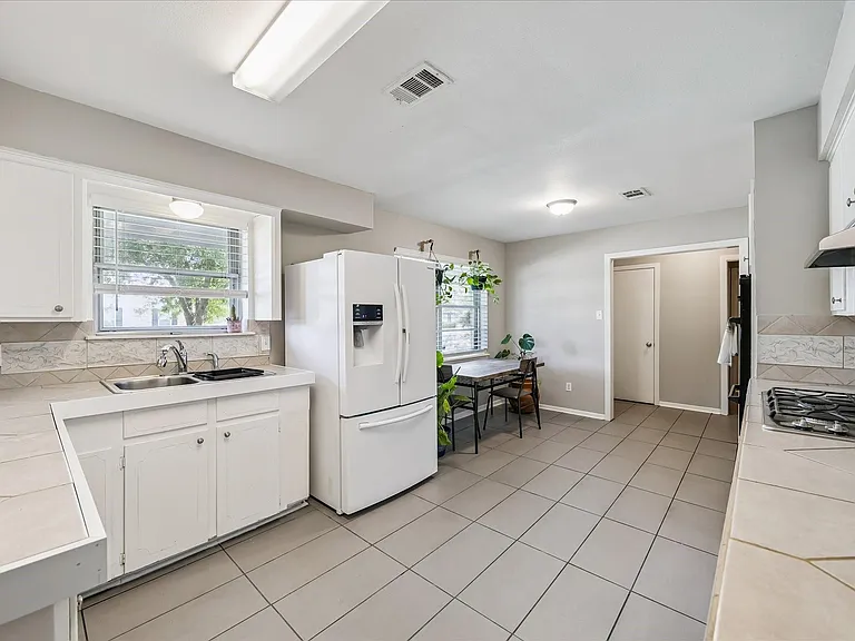 5811 Spruce Forest Dr — Photo 5