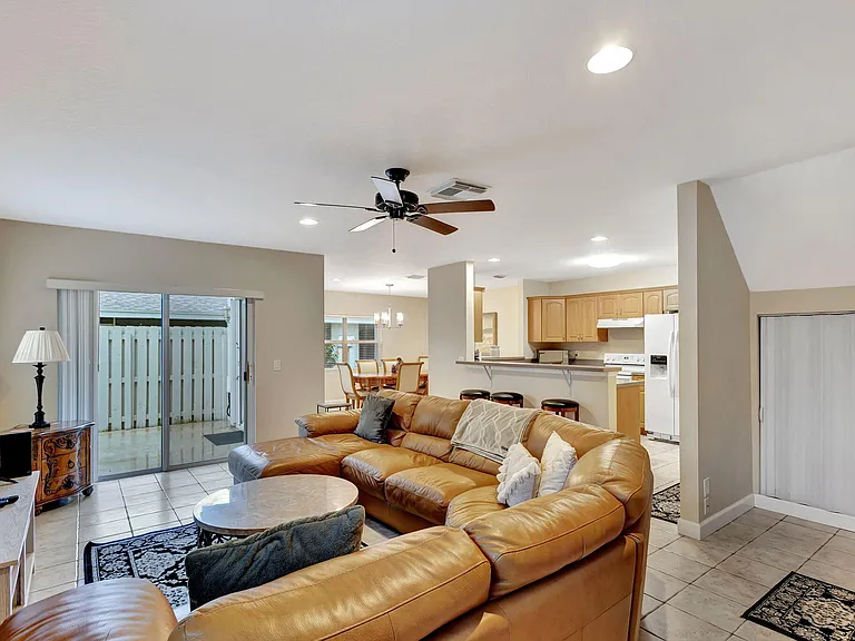 13814 Yarmouth Dr — Photo 21
