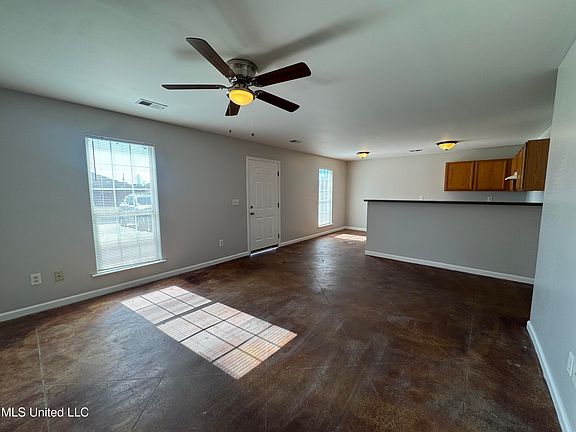 3rd image of 100 Nikki Dr
