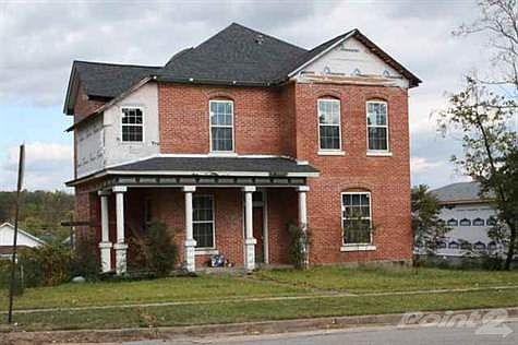 2nd image of 200 8th St