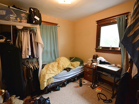 4th image of 709 W Illinois St #687629
