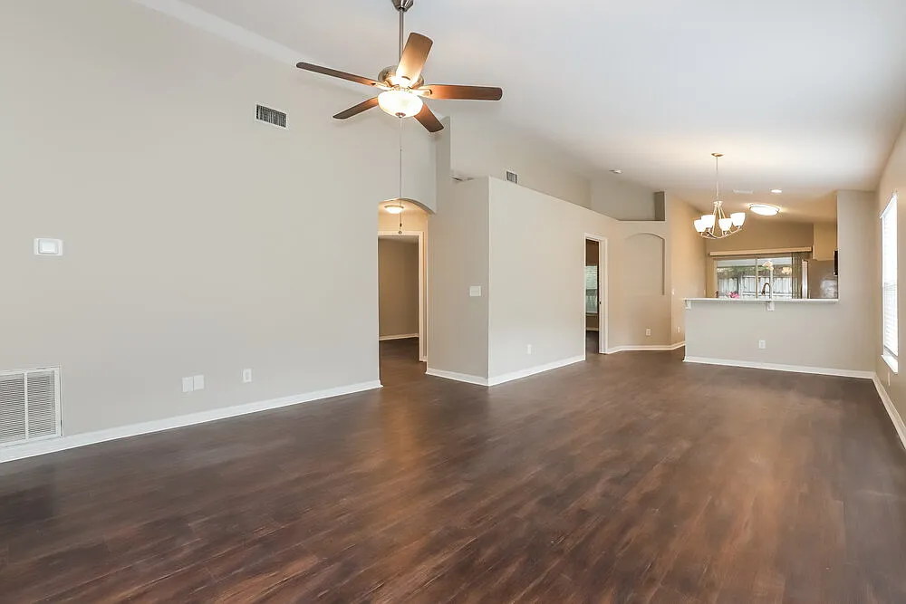3 bed, 2.0 bath, 1272 sqft, $3,220 — Photo 4