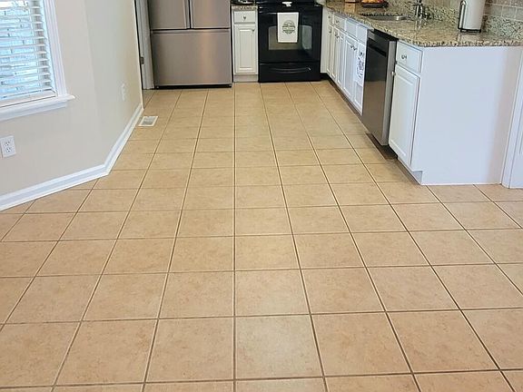 5th image of 321 Lebeau Dr