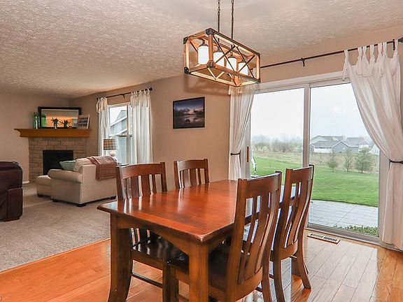3rd image of 5318 Meadow Park Dr