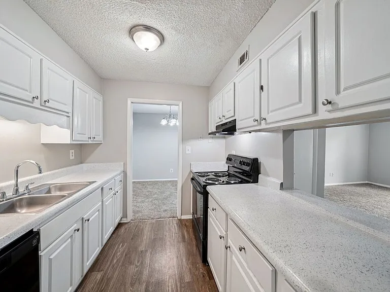 Hills at Hoover Apartments — Photo 39