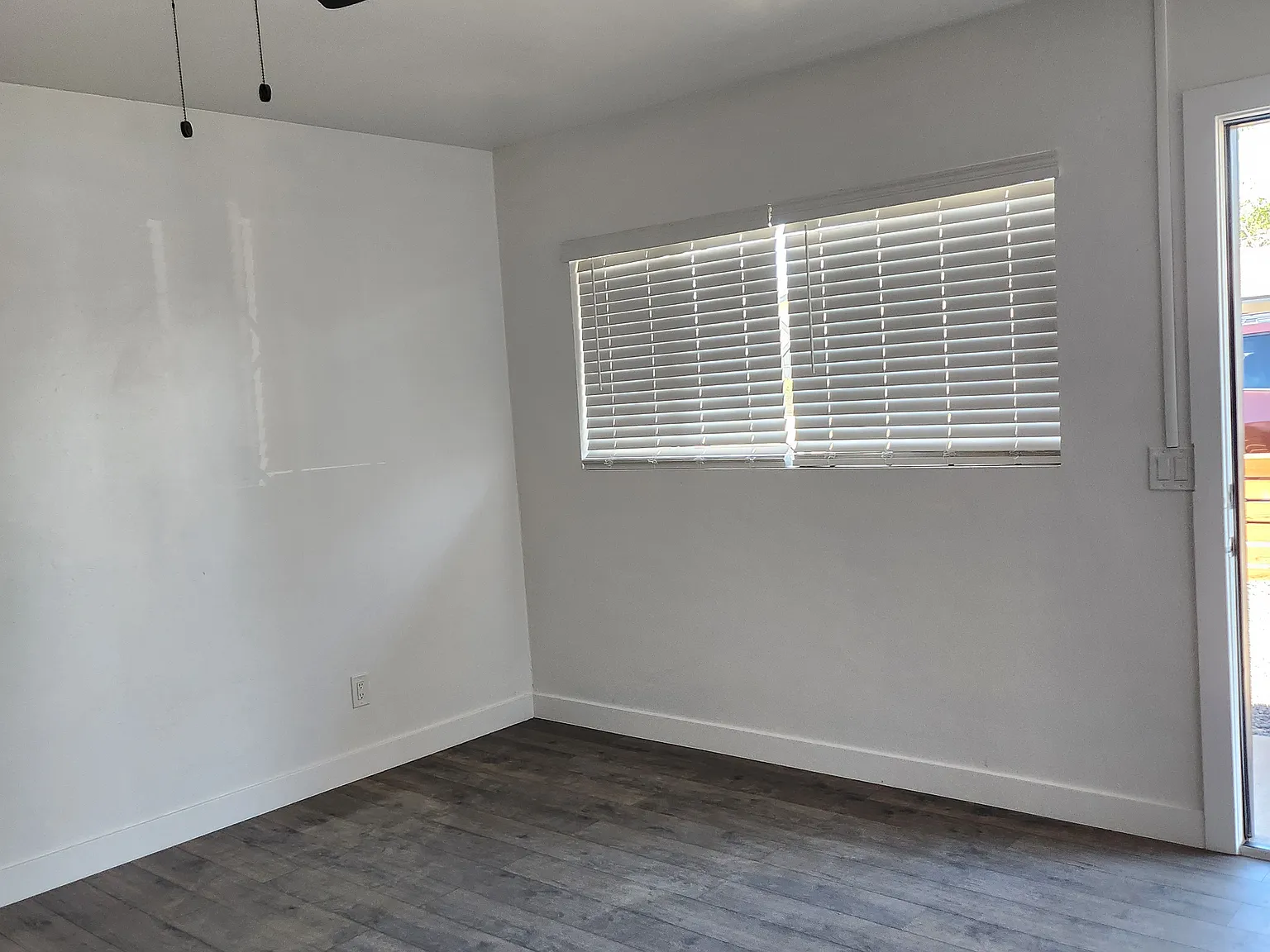 907 E Claremont St — Photo 4