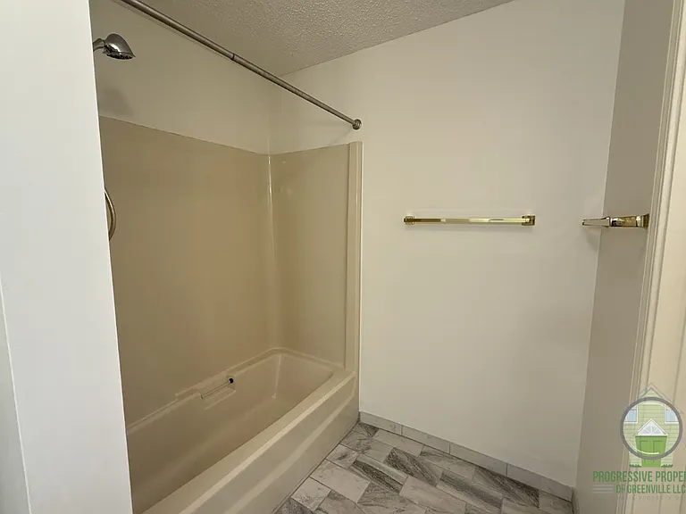 2071 Howlong Ave — Photo 17